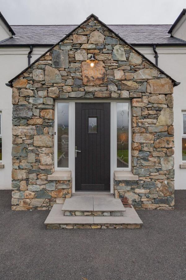 Вилла Beautiful Mountain Views & Private Hot Tub Kilcoo Экстерьер фото
