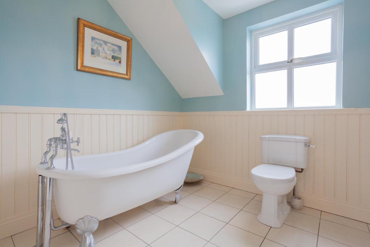 Вилла Beautiful Mountain Views & Private Hot Tub Kilcoo Экстерьер фото