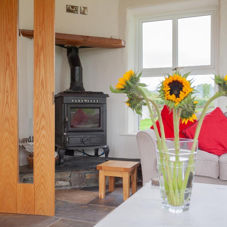 Вилла Beautiful Mountain Views & Private Hot Tub Kilcoo Экстерьер фото