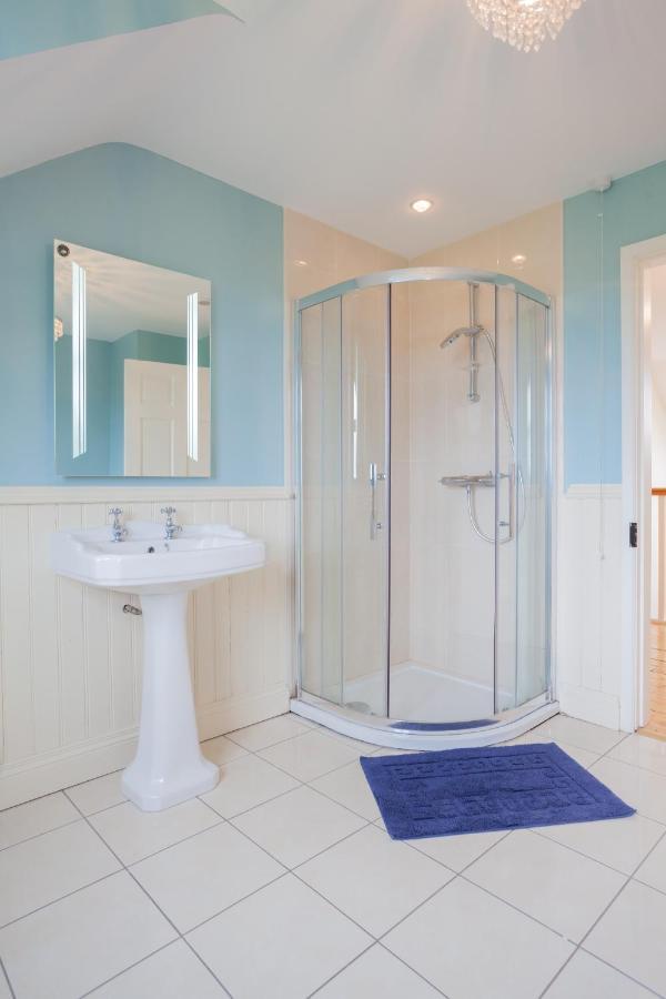 Вилла Beautiful Mountain Views & Private Hot Tub Kilcoo Экстерьер фото