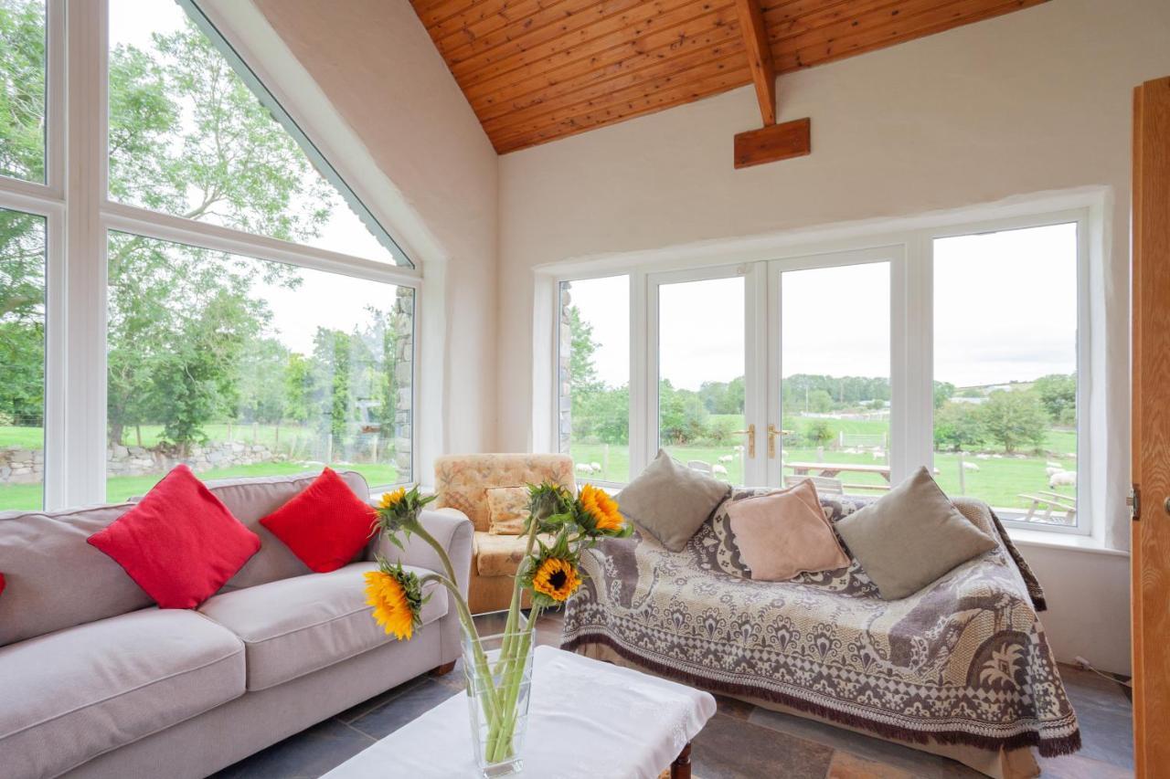 Вилла Beautiful Mountain Views & Private Hot Tub Kilcoo Экстерьер фото