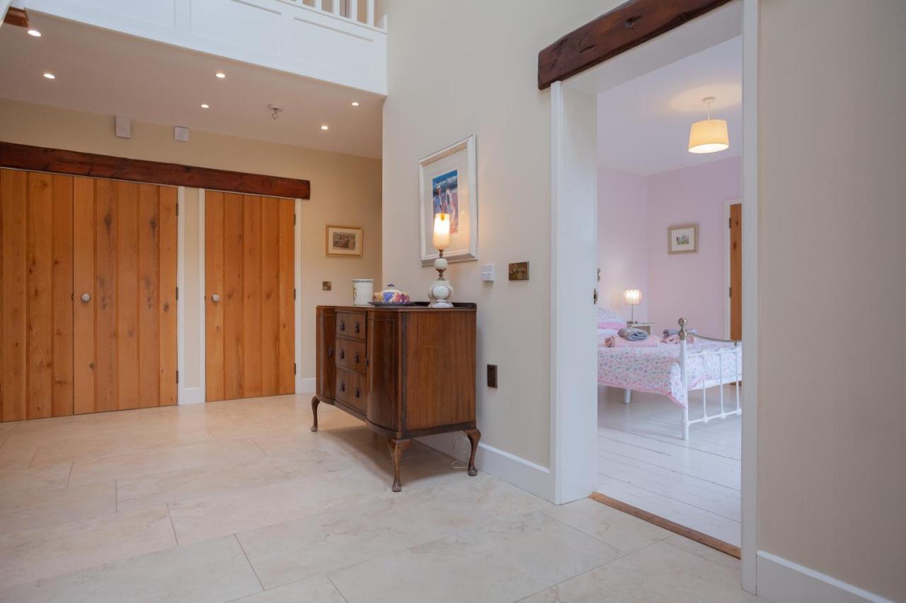 Вилла Beautiful Mountain Views & Private Hot Tub Kilcoo Экстерьер фото